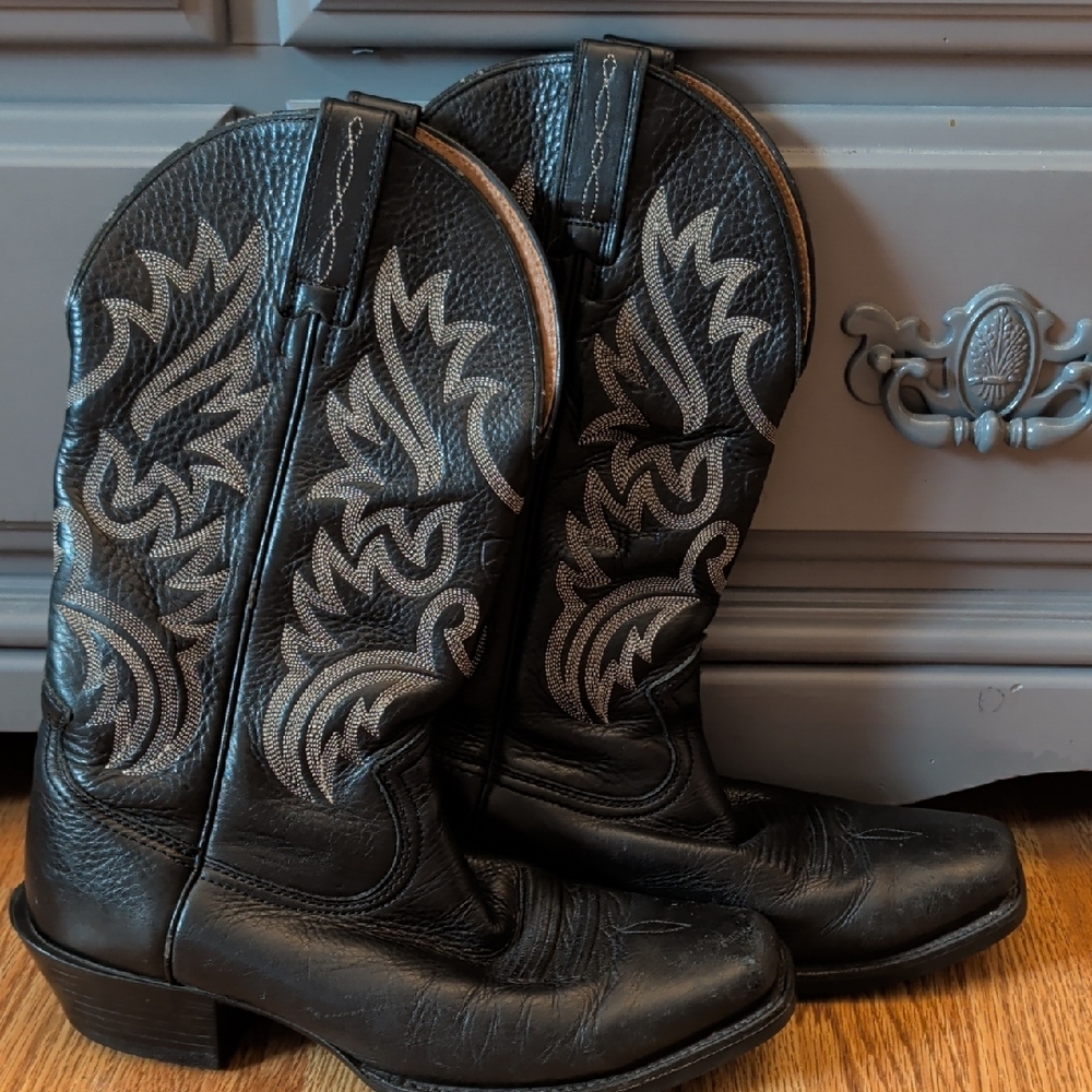 Excellent Condition Black Ariat Size 8.5 Men's Western Boots